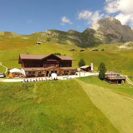 컨트리하우스 리푸조 페르메다 우테 Santa Cristina Val Gardena